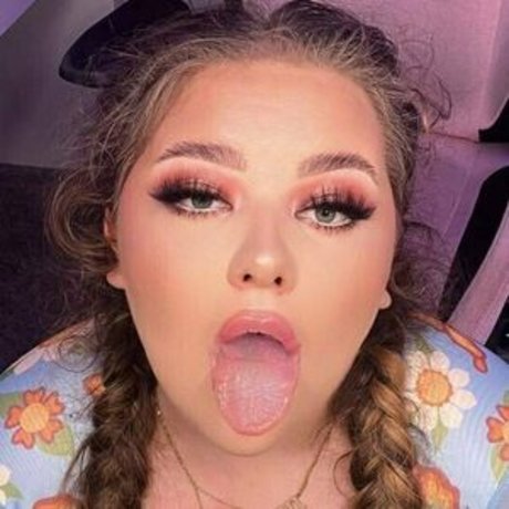 Naakte gelekte OnlyFans-foto van Creamerqueenxfree