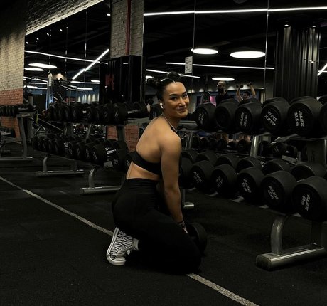 Naakte gelekte OnlyFans-foto van Hale Cabbar