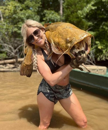 Naakte gelekte OnlyFans-foto van Lizzy Musi