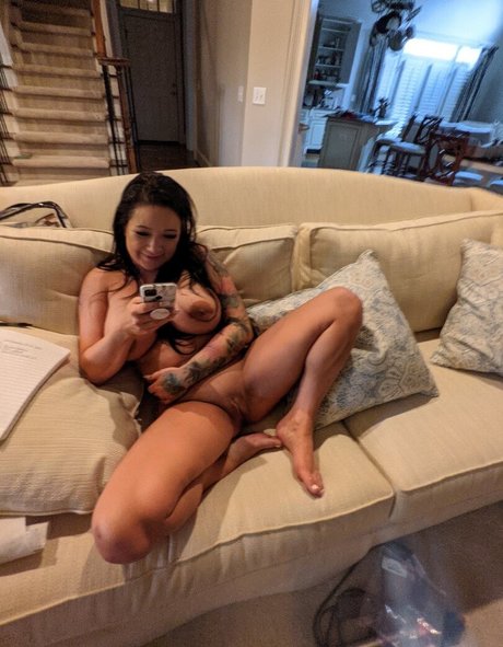 Naakte gelekte OnlyFans-foto van Charity Bangs