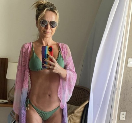 Naakte gelekte OnlyFans-foto van Eliana Michaelichen