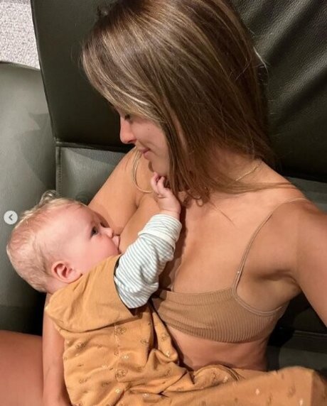 Naakte gelekte OnlyFans-foto van Steph Claire Smith