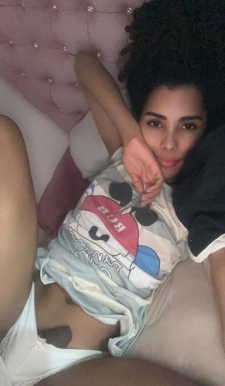 Naakte gelekte OnlyFans-foto van Chloe Chantelle