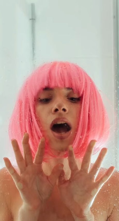 Naakte gelekte OnlyFans-foto van Dancealeshka