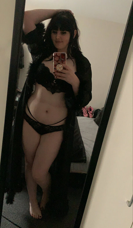 Naakte gelekte OnlyFans-foto van Gothiccpeach