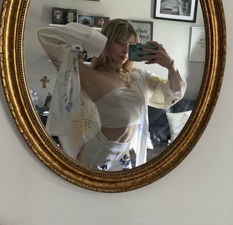 Naakte gelekte OnlyFans-foto van Balletbyheather