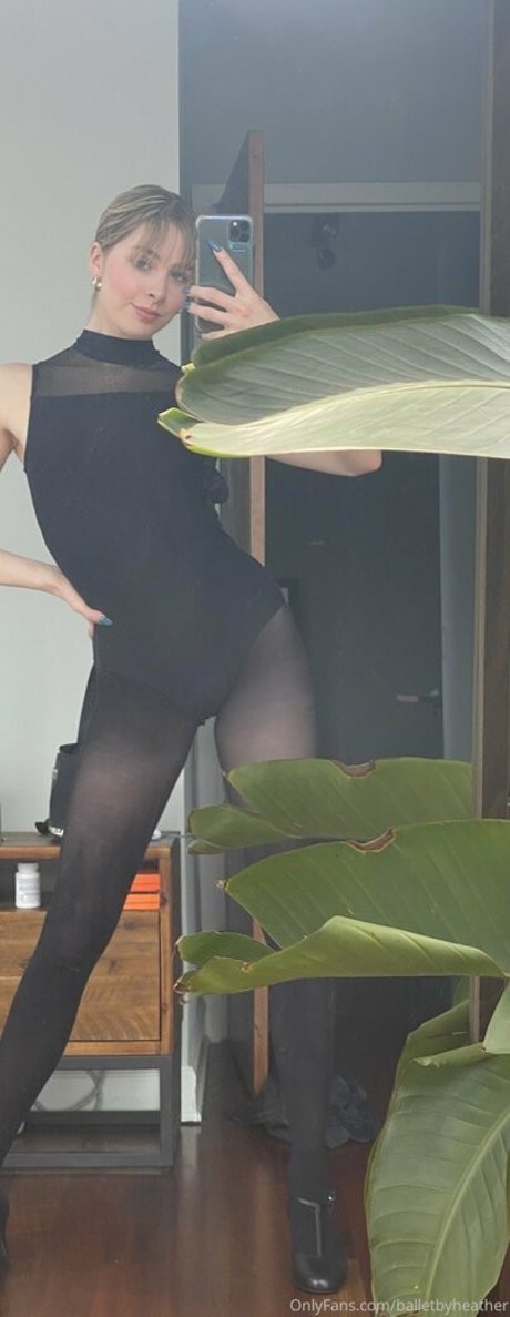Naakte gelekte OnlyFans-foto van Balletbyheather