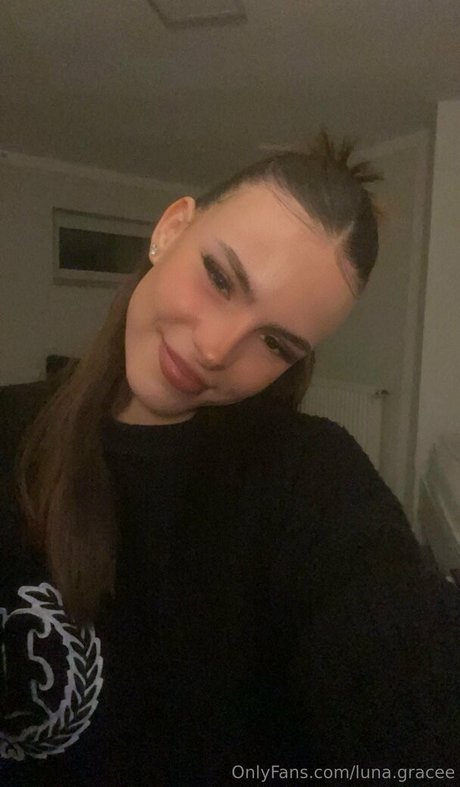 Naakte gelekte OnlyFans-foto van Lunagracee