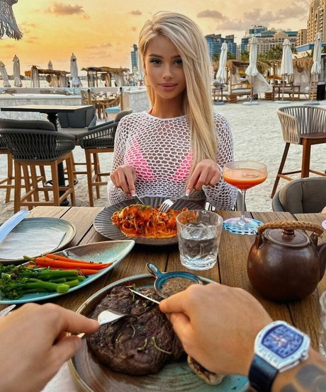 Naakte gelekte OnlyFans-foto van Nastasia Still