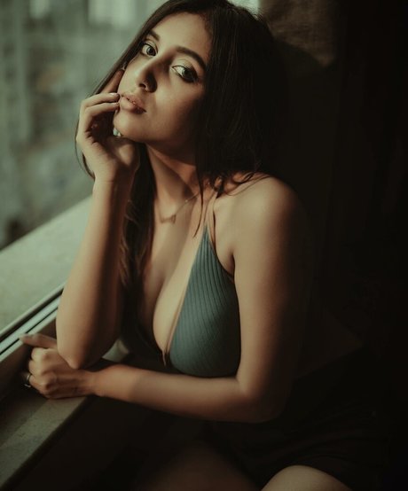 Naakte gelekte OnlyFans-foto van Rajasree