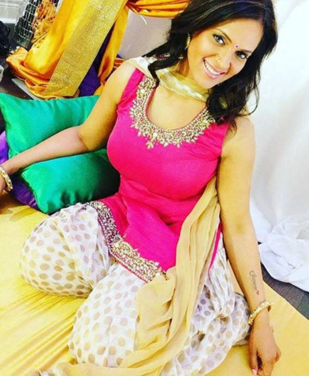 Naakte gelekte OnlyFans-foto van Minakshie Sethii #23 Naakte gelekte OnlyFans-foto van Minakshie Sethii #23