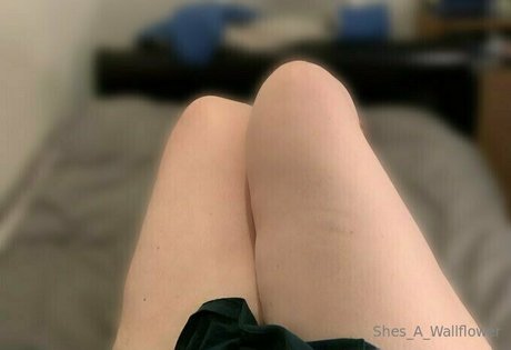 Naakte gelekte OnlyFans-foto van Shesawallflower