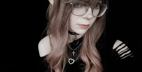 Naakte gelekte OnlyFans-foto van Porcelain Ghoul