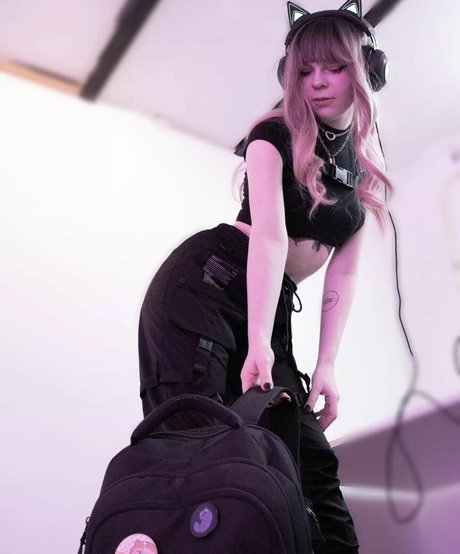 Naakte gelekte OnlyFans-foto van Porcelain Ghoul