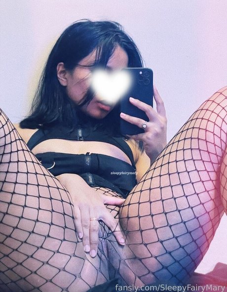 Naakte gelekte OnlyFans-foto van Sleepyfairymary