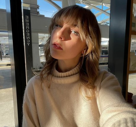 Naakte gelekte OnlyFans-foto van Hopeann