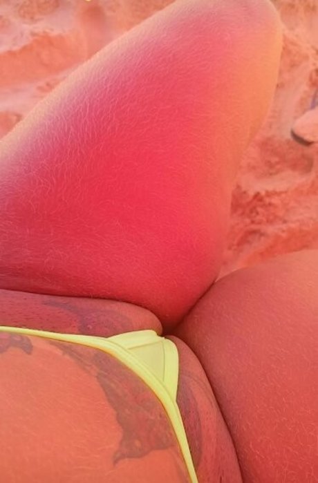 Naakte gelekte OnlyFans-foto van Esther Exhib