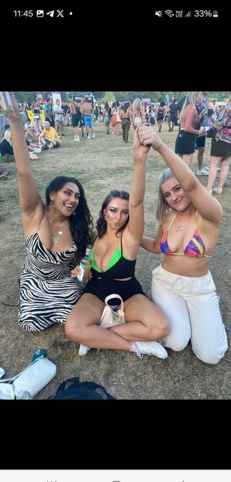 Naakte gelekte OnlyFans-foto van Lydia Harrison