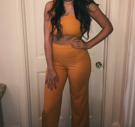 Naakte gelekte OnlyFans-foto van Lydia Harrison