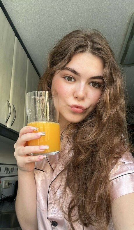 Naakte gelekte OnlyFans-foto van Milenabelucci