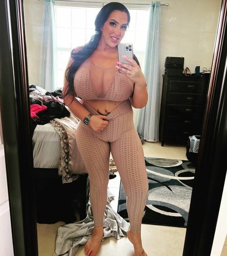 Naakte gelekte OnlyFans-foto van Kristine J