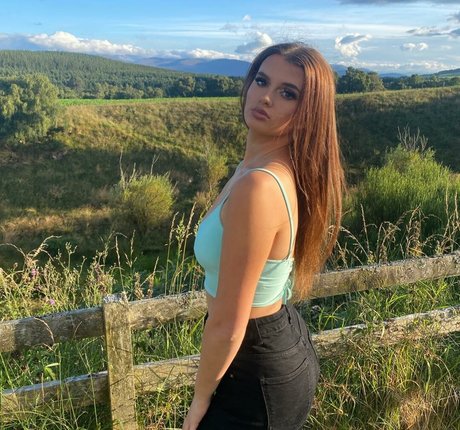 Naakte gelekte OnlyFans-foto van Isabella Evans