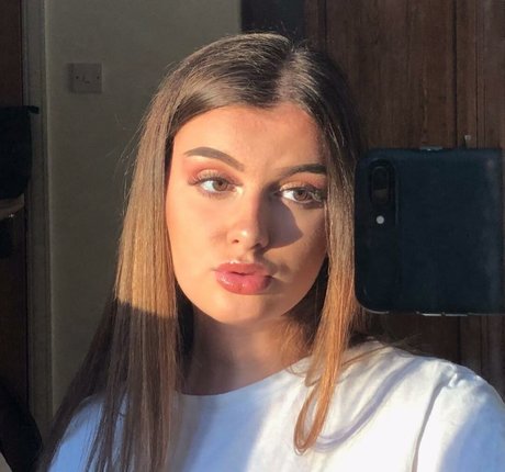 Naakte gelekte OnlyFans-foto van Isabella Evans