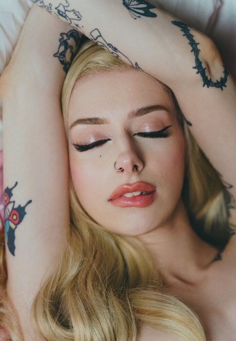 Naakte gelekte OnlyFans-foto van Mistresslilymay