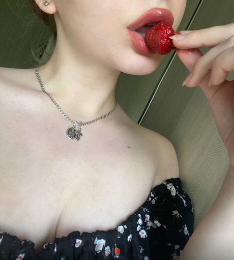 Naakte gelekte OnlyFans-foto van Katrlvinaa