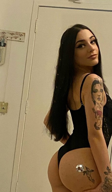 Naakte gelekte OnlyFans-foto van Ellen Maggnus