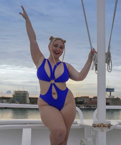 Naakte gelekte OnlyFans-foto van Niki Peacock