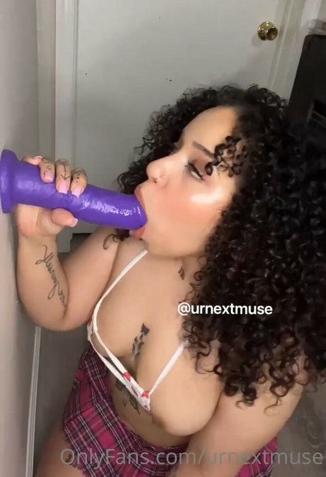 Naakte gelekte OnlyFans-foto van Urnextmuse