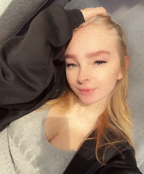 Naakte gelekte OnlyFans-foto van Blondevivi