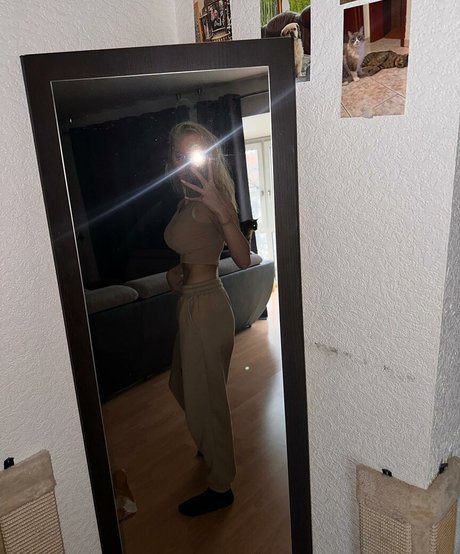Blonde_vivi