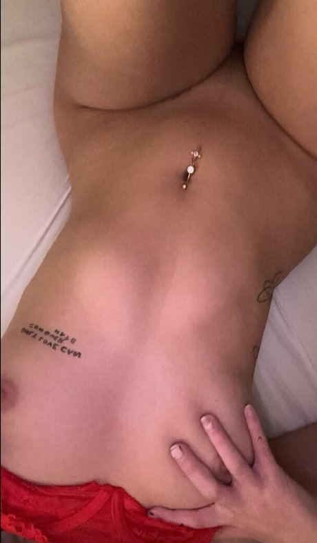 Naakte gelekte OnlyFans-foto van Kinkyk