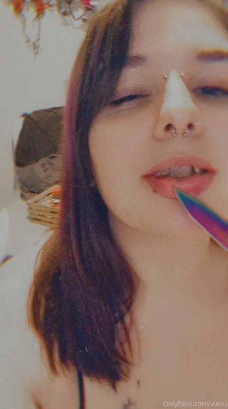 Naakte gelekte OnlyFans-foto van Viezu