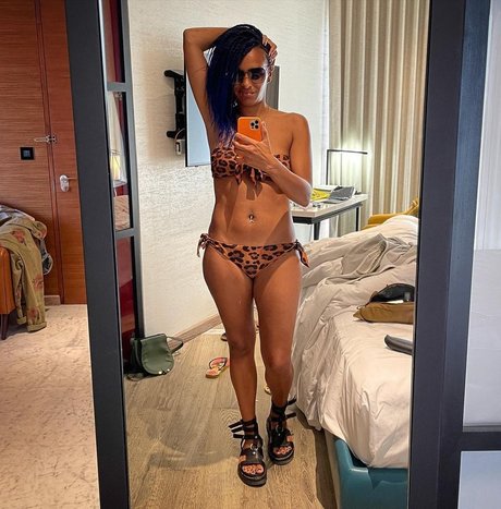 Naakte gelekte OnlyFans-foto van Lucy Hedges