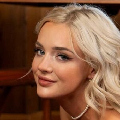 Naakte gelekte OnlyFans-foto van Katy Belle