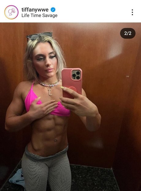 Naakte gelekte OnlyFans-foto van Tiffany Stratton Wwe