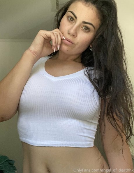 Naakte gelekte OnlyFans-foto van Angelofdeathhx