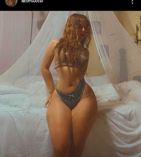 Naakte gelekte OnlyFans-foto van Cherrymariexxo