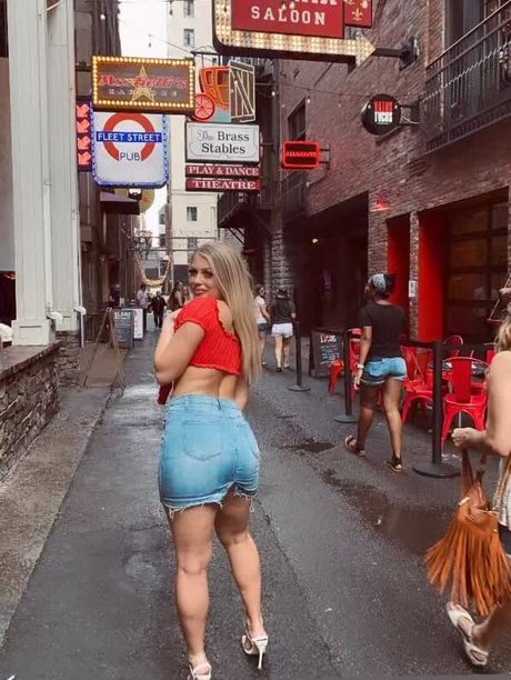 Naakte gelekte OnlyFans-foto van Jessica H