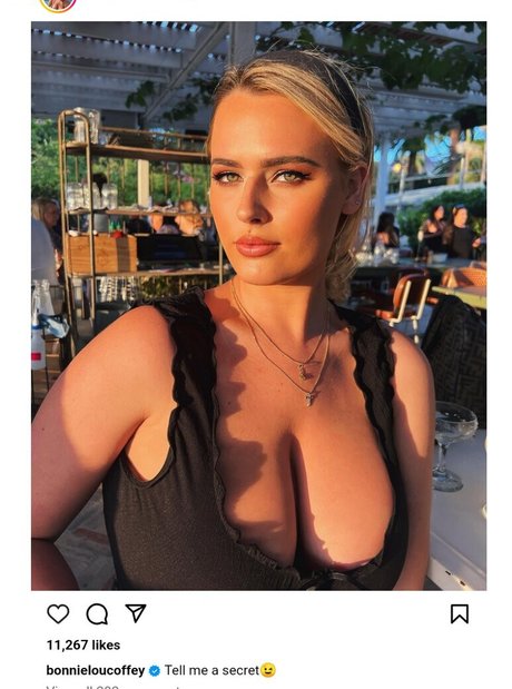 Naakte gelekte OnlyFans-foto van Bonnielou Coffey