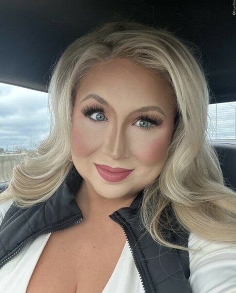 Naakte gelekte OnlyFans-foto van Macy J