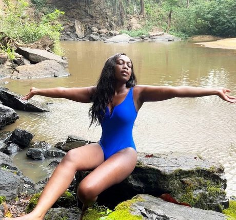Naakte gelekte OnlyFans-foto van Tv Shopping Presenters