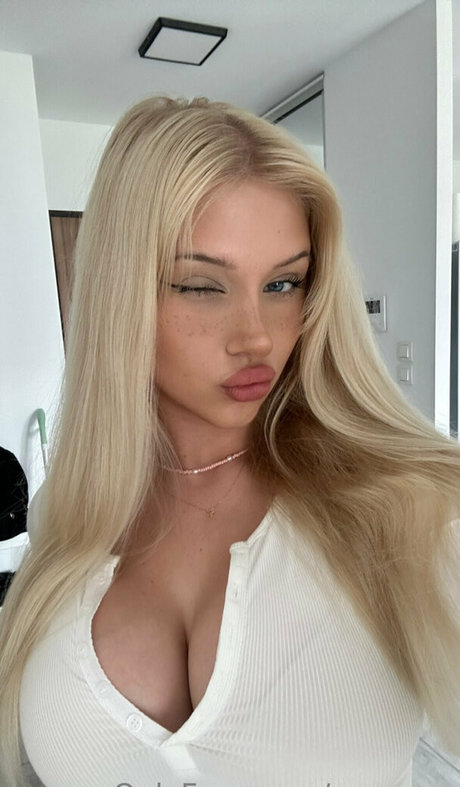 Naakte gelekte OnlyFans-foto van Pavoxxy