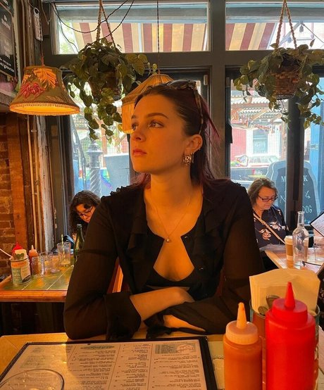 Naakte gelekte OnlyFans-foto van Mckenzie Bell