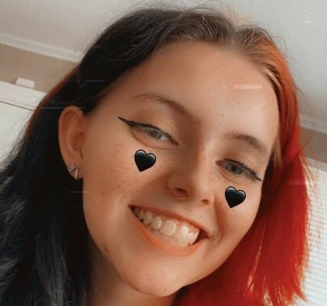 Naakte gelekte OnlyFans-foto van Katherine Means
