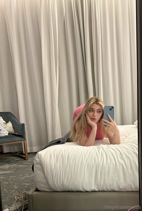 Naakte gelekte OnlyFans-foto van Rileymaetwo