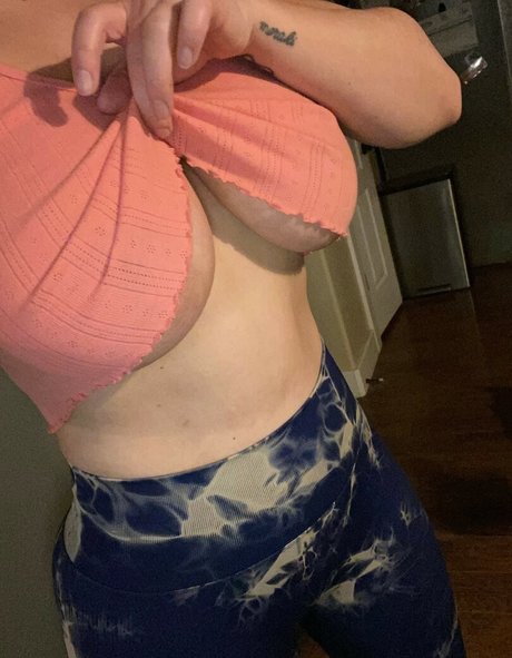Naakte gelekte OnlyFans-foto van Adira Freja